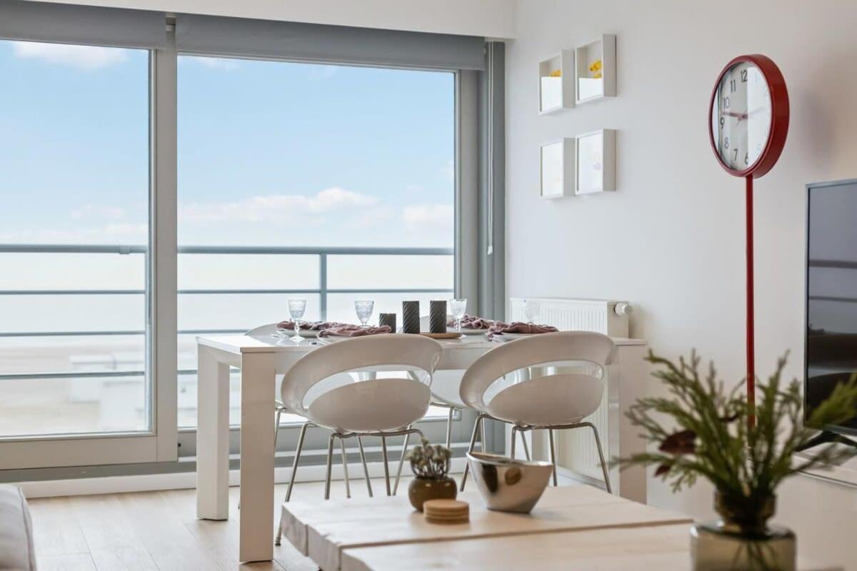 Huswell - Apartment With Frontal Sea View In Knokke Exterior photo